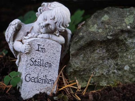 Engel - Schriftzug Im stillen Gedenken